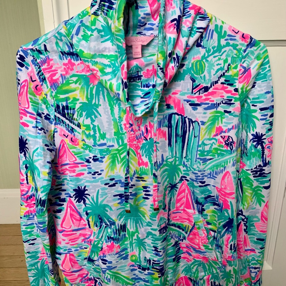Sold! Lilly Pulitzer Sweater XS in Rare Print, Fletcher Salt in the Air Pullover